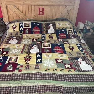 King size holiday quilt with pillow covers